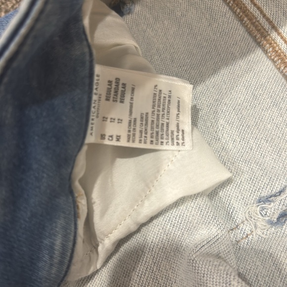 Distressed american eagle jeans - Picture 3 of 5